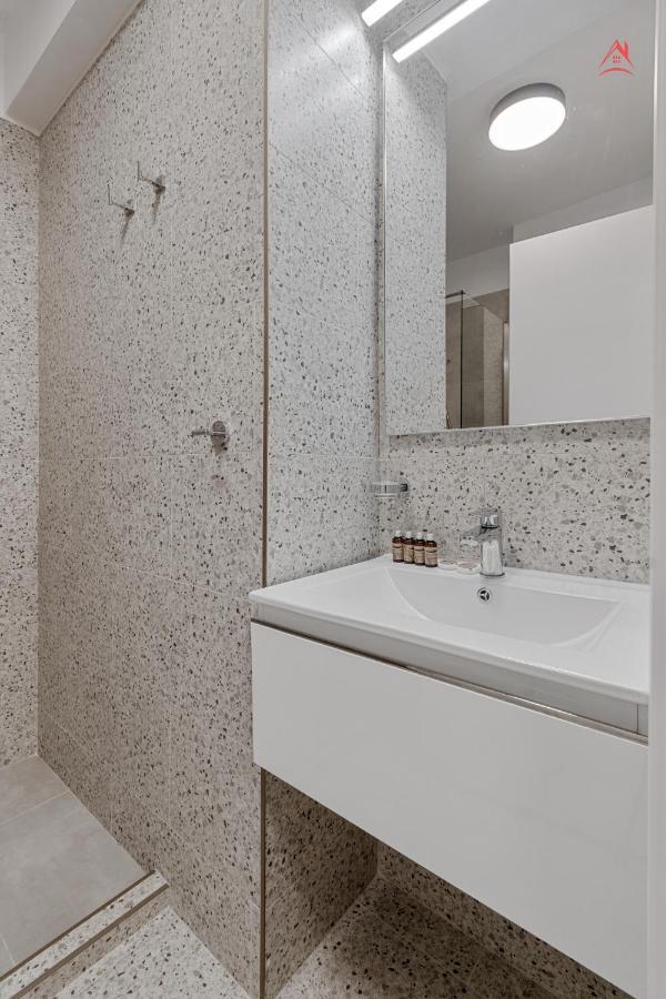 Apartament Opera Residence - Cismigiu, Eroilor, Free Private Parking Бухарест Экстерьер фото