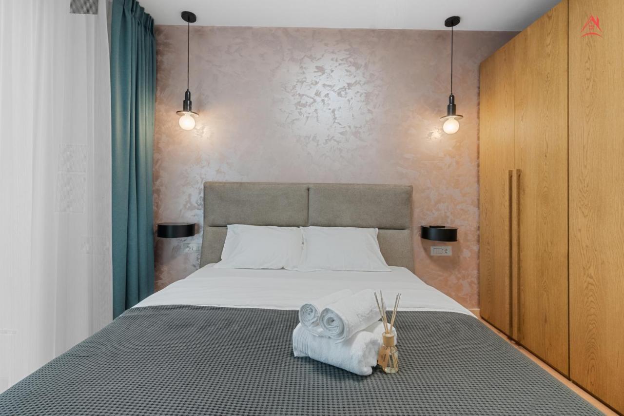 Apartament Opera Residence - Cismigiu, Eroilor, Free Private Parking Бухарест Экстерьер фото